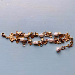 ✤バロック真珠と真鍮シェルのブレスレット/スカイブルートパーズ✤ 2枚目の画像