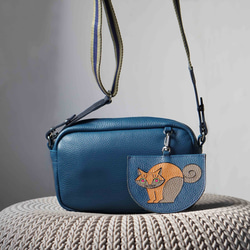 大人が持つ可愛い猫プロダクトNECOポシェット◎イタリアンレザー＃BLUE