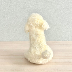 羊毛フェルトのおすわりホワイトトイプードル　 犬のぬいぐるみ 4枚目の画像