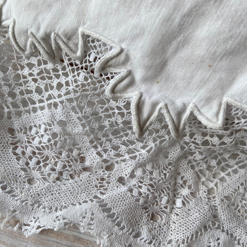 フランスアンティークの素晴らしい白糸刺繍布 バック 繊細なドロンワーク白糸刺繍ティーナプキン（30x30cm） フランス