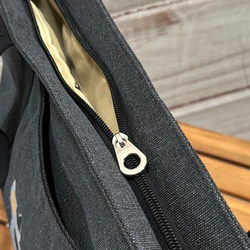 驚喜貓刺繡帆布拉鍊手提包，附多個口袋（黑色） 第4張的照片