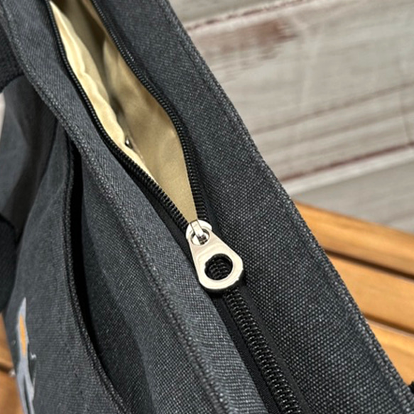 驚喜貓刺繡帆布拉鍊手提包，附多個口袋（黑色） 第4張的照片