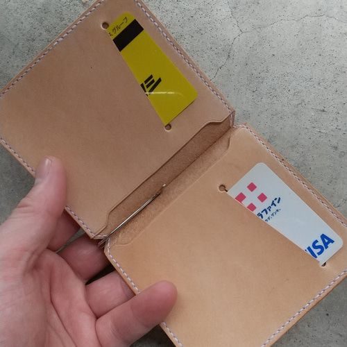 SALE!!】スリムでコンパクトな飴色に育つヌメ革のマネークリップ