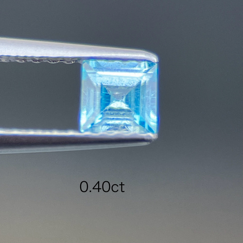 天然石ブルージルコン4.1x3.90mm 0.4ct Natural Blue Zircon