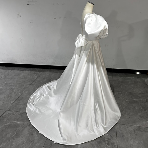 上品！ウエディングドレス Vネック 背中見せ パフスリーブ スレンダー  