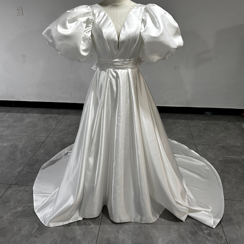 上品！ウエディングドレス Vネック 背中見せ パフスリーブ スレンダー  