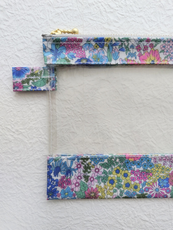 S　16.5×14　マーガレットアニー　クリアポーチ　リバティ　ラミネート　メイクポーチ　♡夏の庭園に咲き誇る花々 3枚目の画像