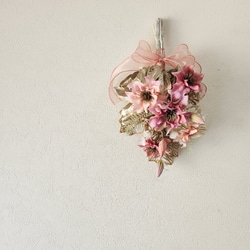 くすみピンク　華やかスワッグ　壁飾り　ゴールド　インテリア　造花　ピンク 7枚目の画像