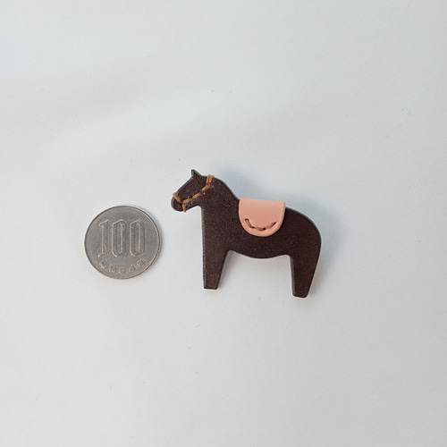 馬モチーフブローチ 本ヌメ革 ブローチ TORI WORKS 通販 17537647