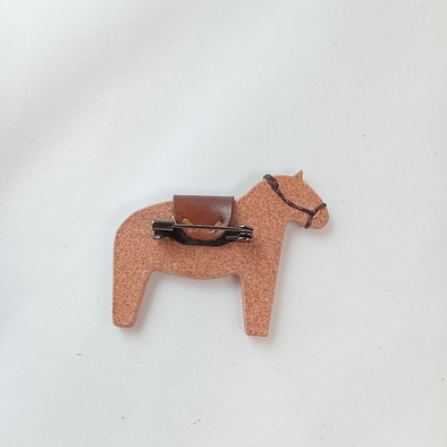 馬モチーフブローチ 本ヌメ革 ブローチ TORI WORKS 通販 17537647