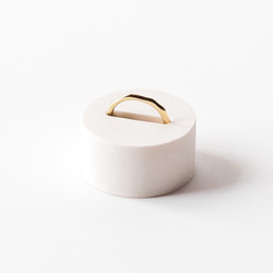 リングスタンド シングル オフホワイト / リングスタンド リングコーン 指輪 結婚指輪 1枚目の画像