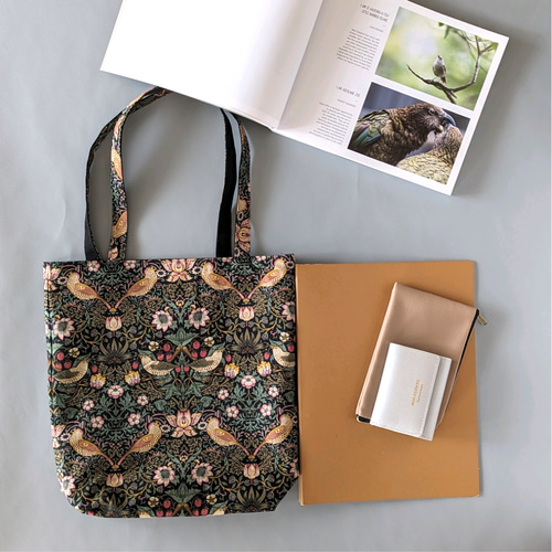 アンティークA4トートバッグ いちご泥棒 ボタニカル 肩掛け サブバッグ