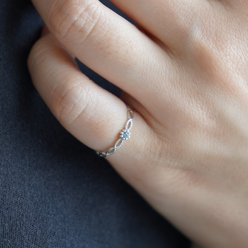 11月誕生石】小粒ミスティックトパーズのミル打ちピンキーリング