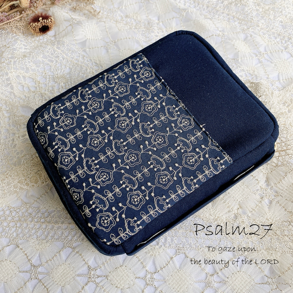 刺繍生地のペットボトルカバー ハンドメイド ブラック 花刺繍柄 P84