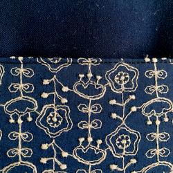 中型聖書カバー［BOXタイプ］✳︎ 北欧花柄　刺繍生地 7枚目の画像