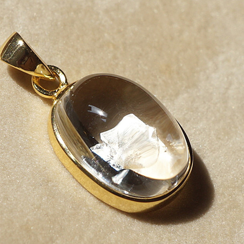 SALE対象外⑦神秘の水晶♡希少石♡クォーツインクォーツ ペンダント 