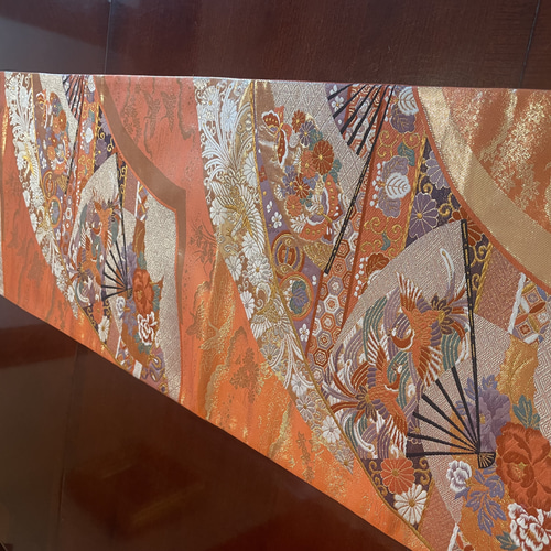 sasjママ様オーダー専用ページ タッセル付きテーブルランナー正絹袋帯リメイク 豪華刺繍 花嫁衣装の丸帯から作ったタッセル付き正絹テーブルランナー