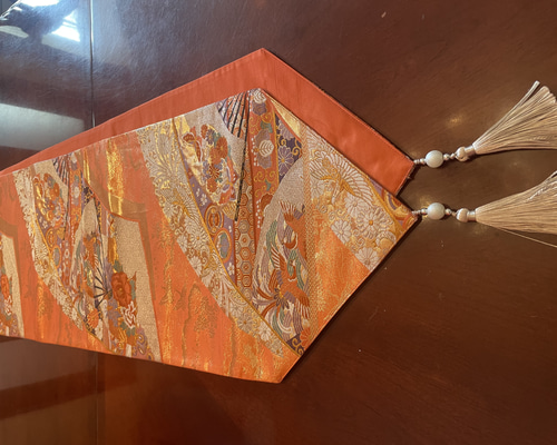 2537豪華純金箔！オレンジ！正絹袋帯リメイクしたタッセル付きテーブル