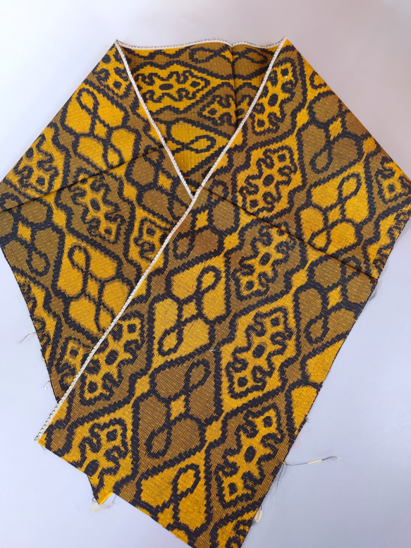 【半衿】ポリエステル　黄色地に黒幾何学模様 2枚目の画像