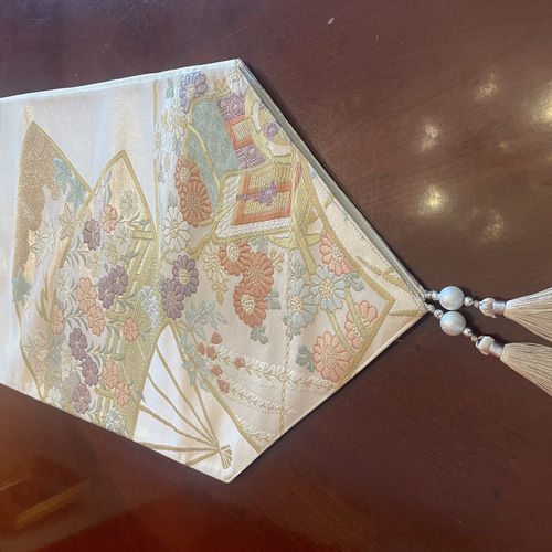 2539豪華刺繍の袋帯リメイク！春色のタッセル付き正絹テーブルランナー