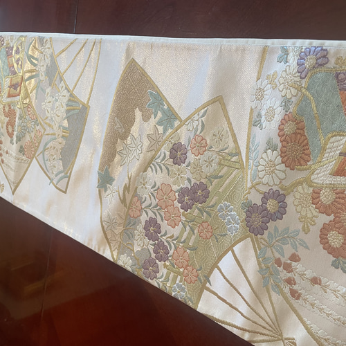 2539豪華刺繍の袋帯リメイク！春色のタッセル付き正絹テーブル