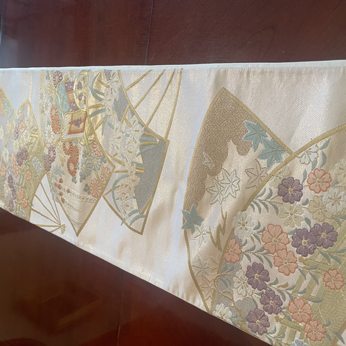 2539豪華刺繍の袋帯リメイク!春色のタッセル付き正絹テーブル 2539豪華刺繍の袋帯リメイク!春色のタッセル付き正絹テーブル