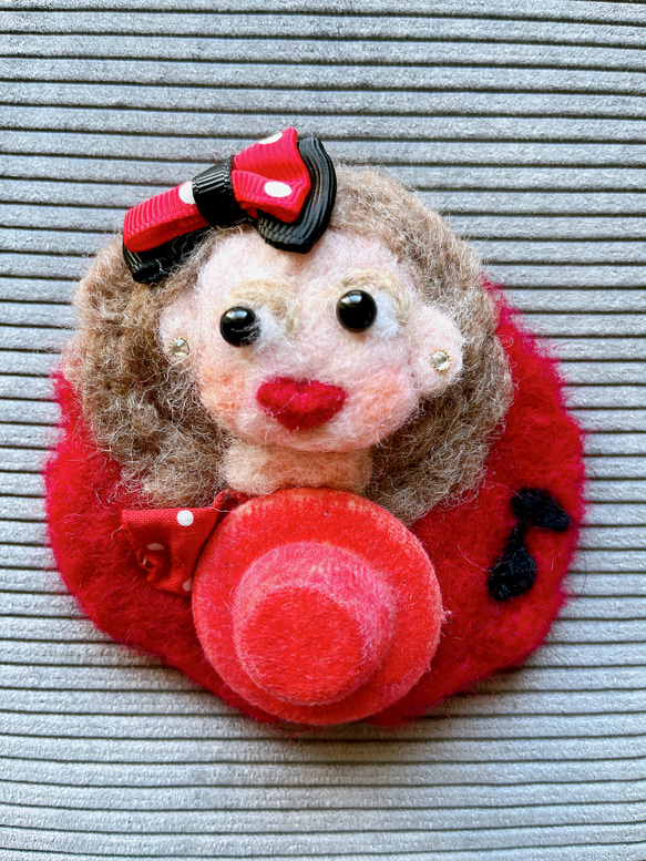 赤い帽子の女の子チャーム 2枚目の画像