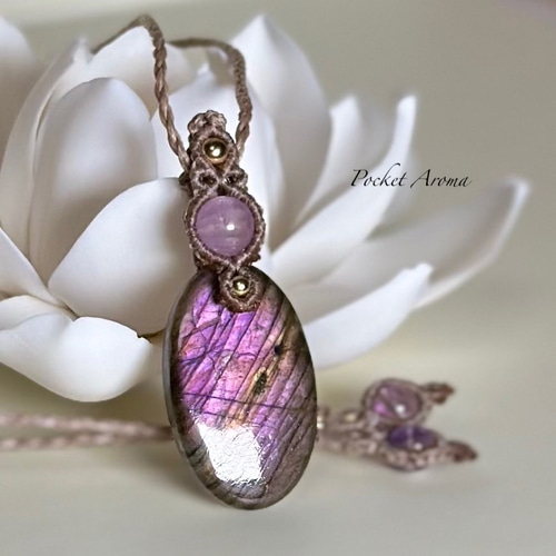 夜桜』ラブラドライトドロップとクンツァイトのマクラメ