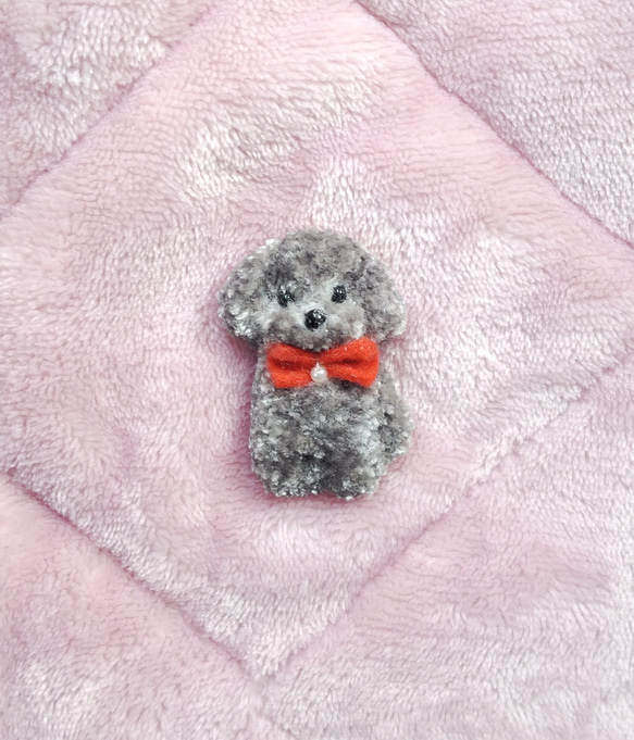 トイプードルの刺繍【受注製作】　ブローチ　キーホルダー　トイプー　プードル　犬 9枚目の画像