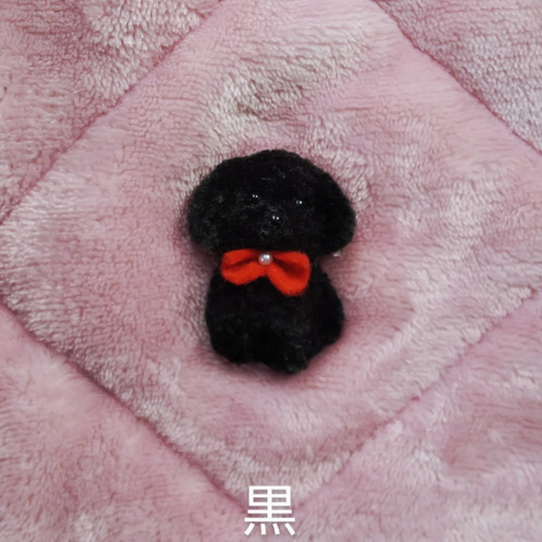刺繍　ブローチ　トイプードル トイプードルの刺繍【受注製作】 ブローチ キーホルダー トイプー