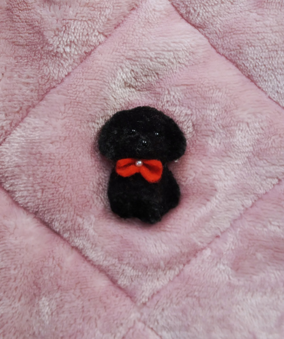 トイプードルの刺繍【受注製作】　ブローチ　キーホルダー　トイプー　プードル　犬 7枚目の画像