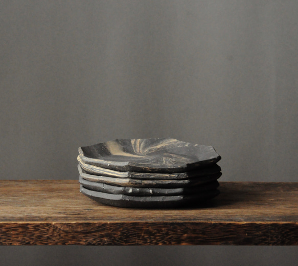 1枚＊無釉陶器の八角小皿  (11cm)【黒・A・B・C】 10枚目の画像