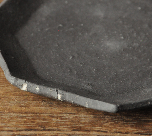 1枚＊無釉陶器の八角小皿  (11cm)【黒・A・B・C】 8枚目の画像