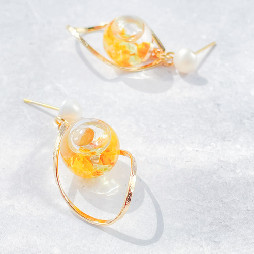 ピアス　緑　黄緑　かすみ草　レジン　ビジュー　水色　パール　チャーム　春　発表会 ピアス 緑 黄緑 かすみ草 レジン ビジュー 水色 パール チャーム