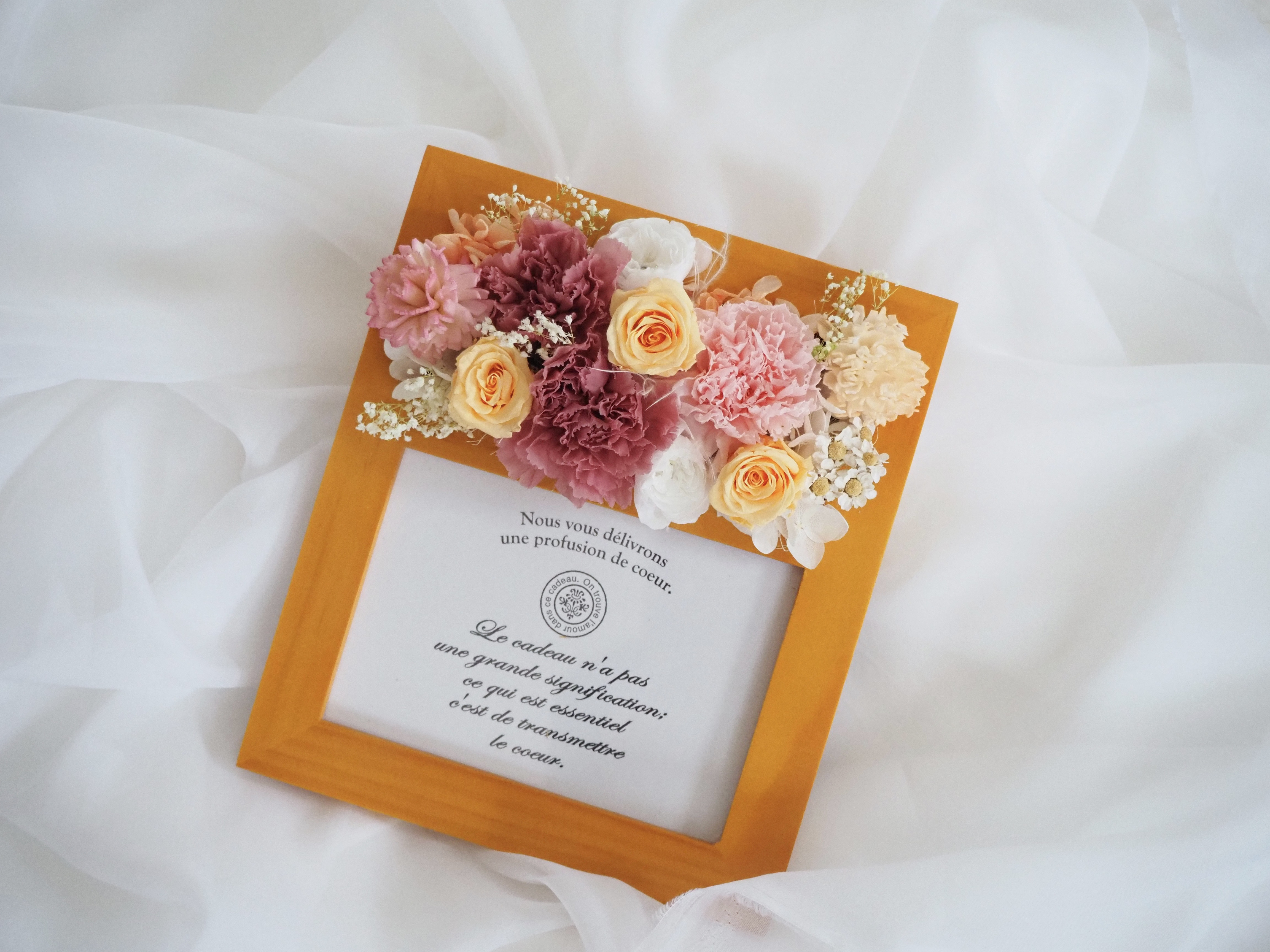 カーネーションとバラのプリザーブドフラワーフォトフレーム  photo frame