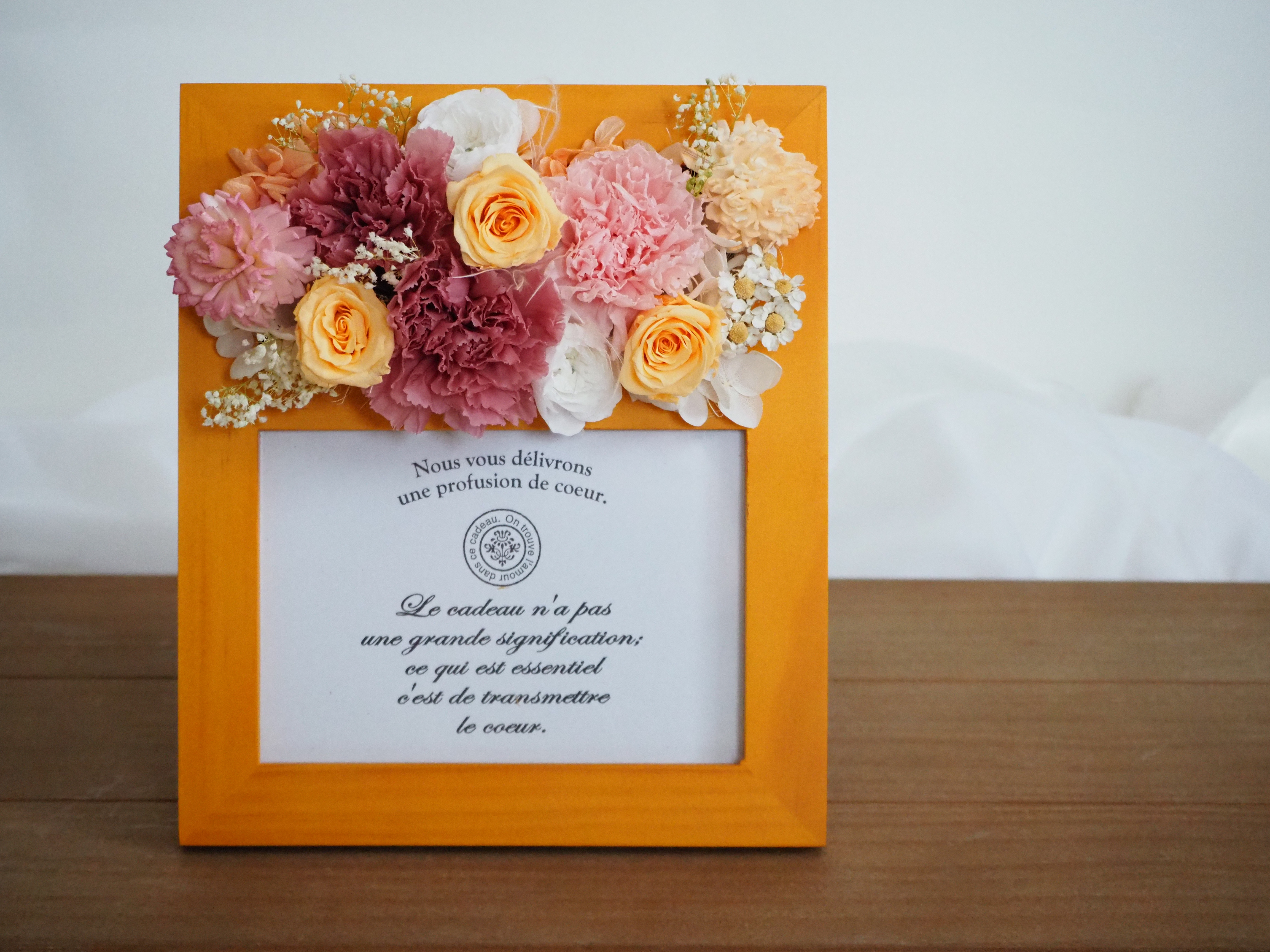 カーネーションとバラのプリザーブドフラワーフォトフレーム  photo frame