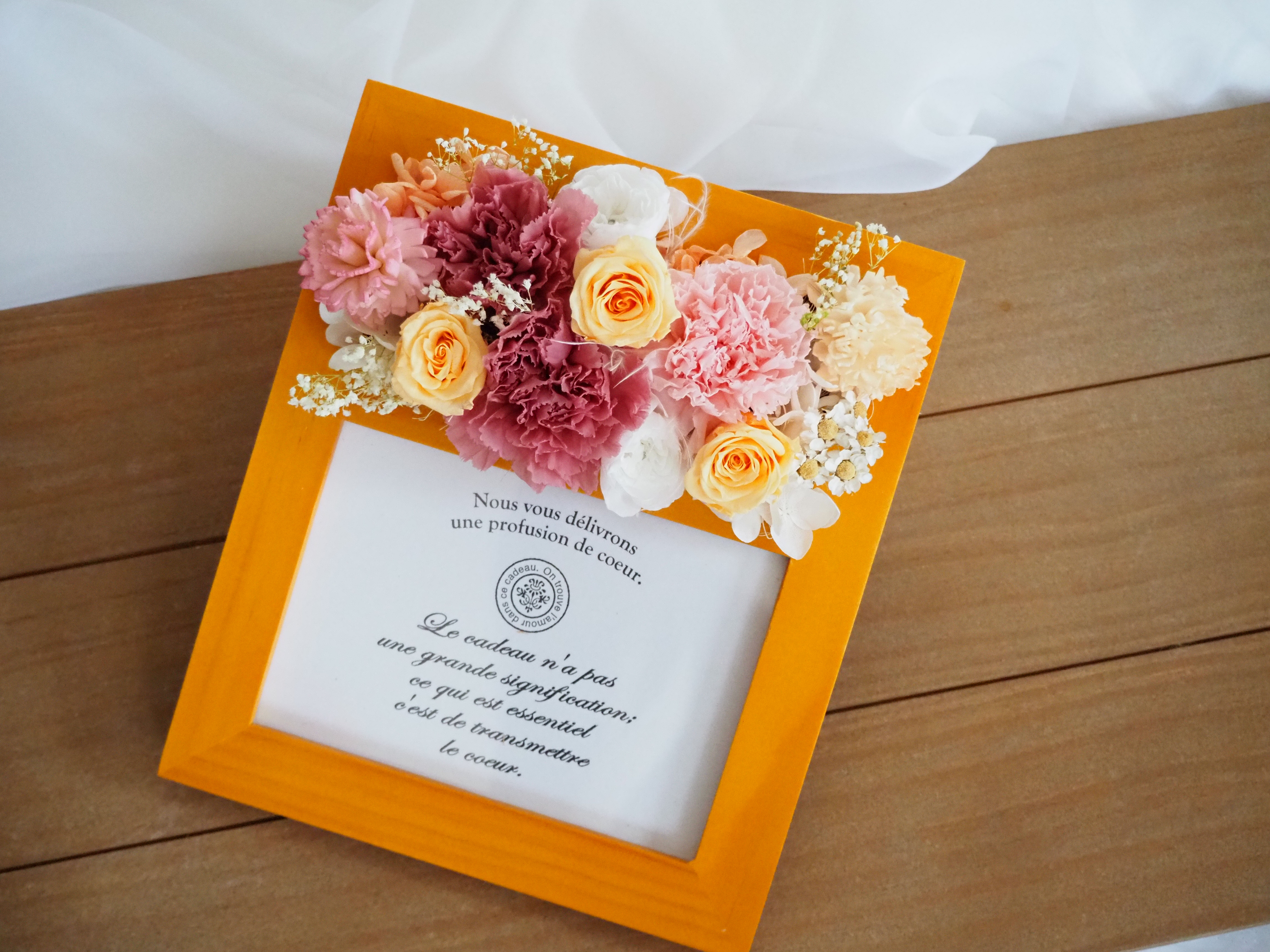 カーネーションとバラのプリザーブドフラワーフォトフレーム  photo frame