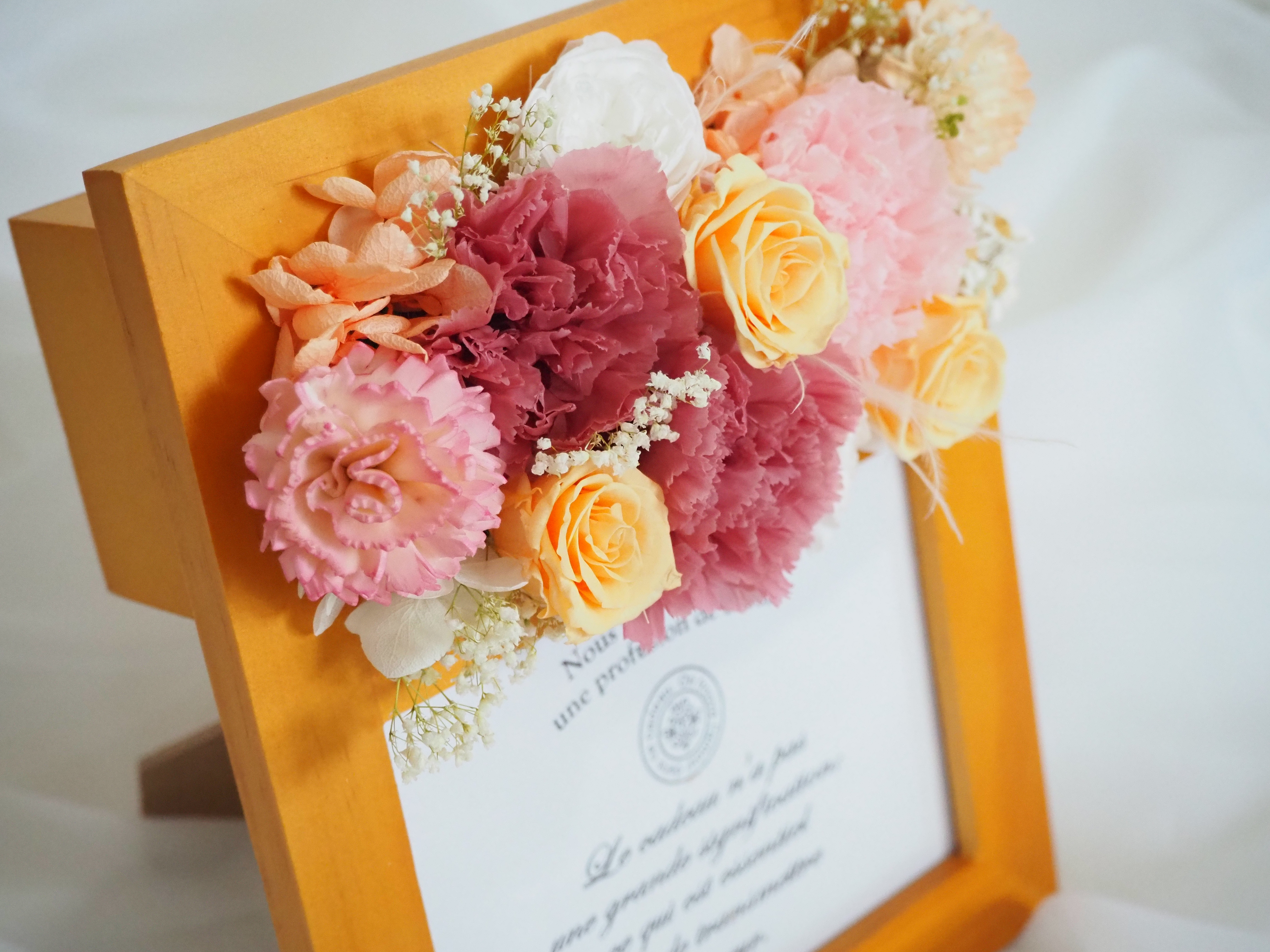 カーネーションとバラのプリザーブドフラワーフォトフレーム  photo frame