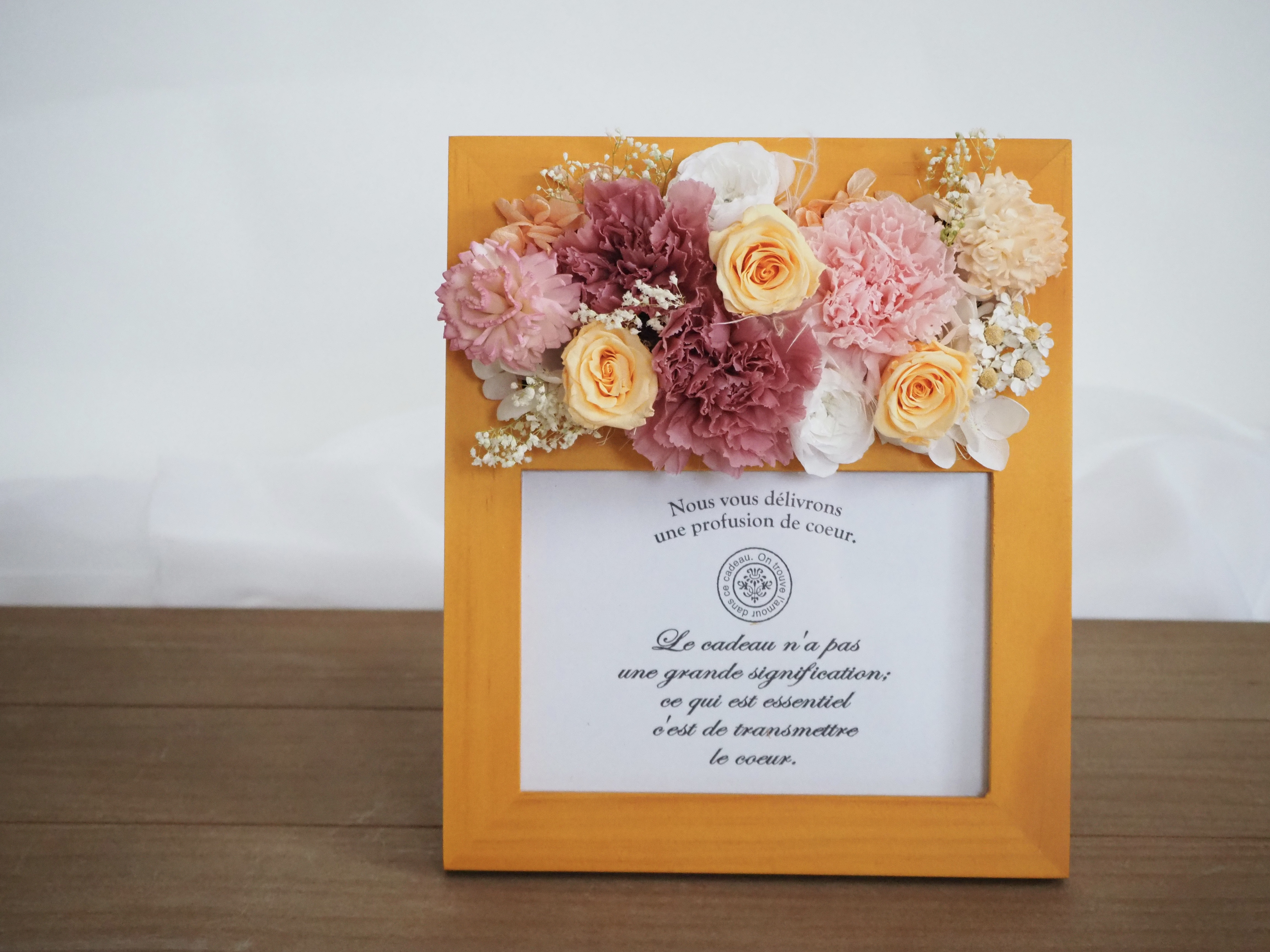 カーネーションとバラのプリザーブドフラワーフォトフレーム  photo frame