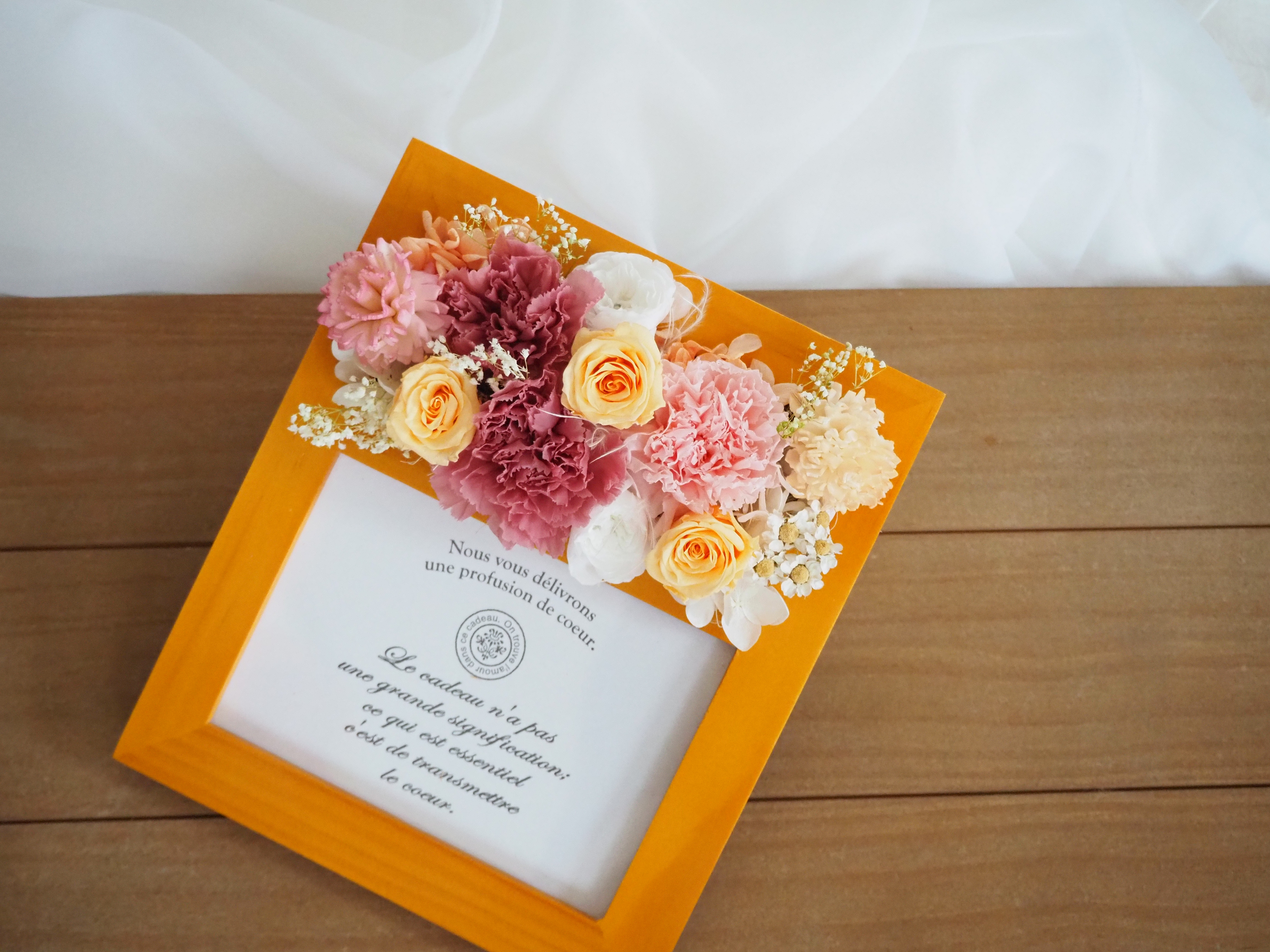 カーネーションとバラのプリザーブドフラワーフォトフレーム  photo frame