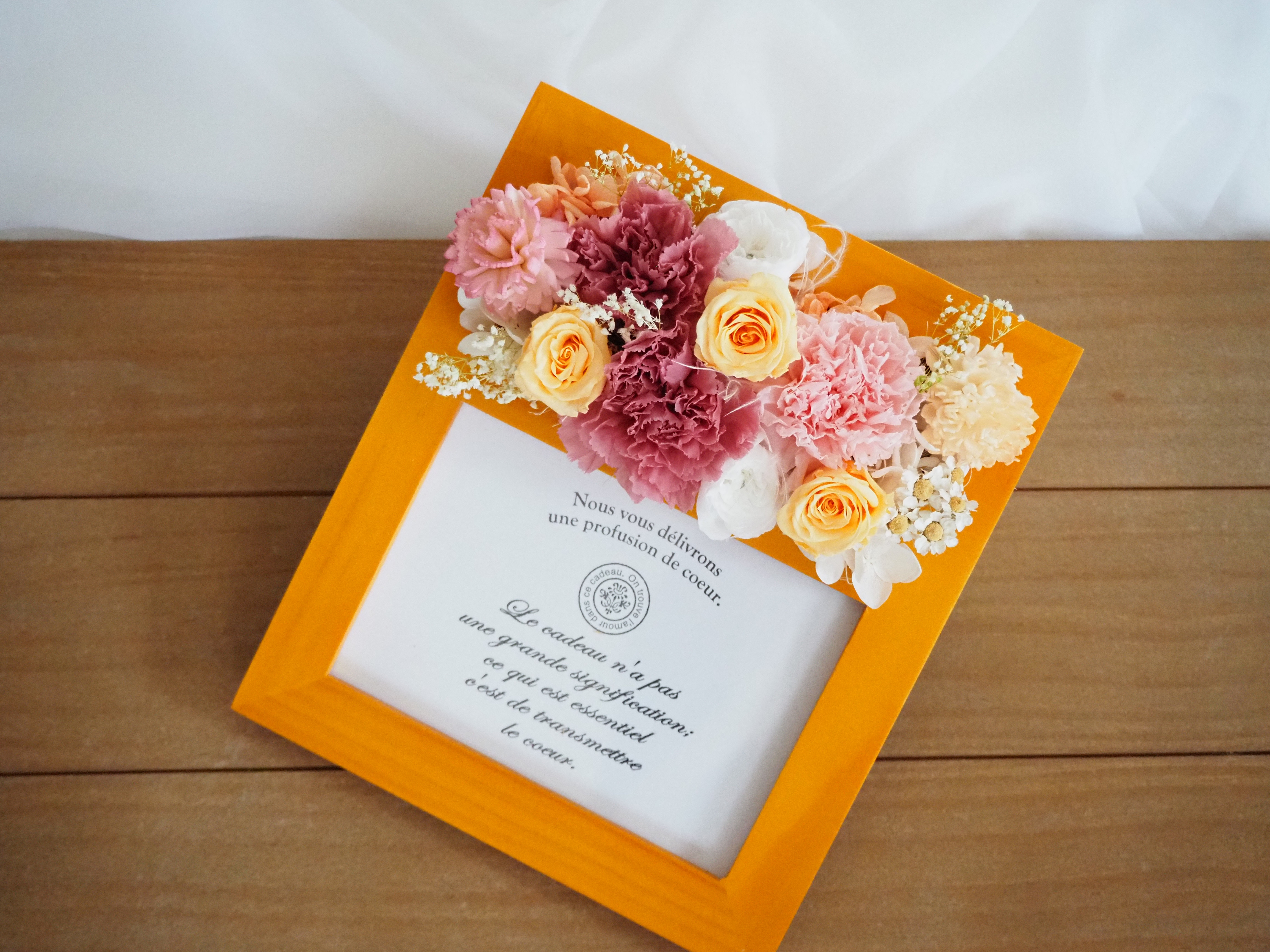 カーネーションとバラのプリザーブドフラワーフォトフレーム  photo frame