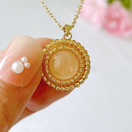 春の誕生石2025〉モルガナイト 一粒ネックレス 4月誕生石/ビーズ刺繍  