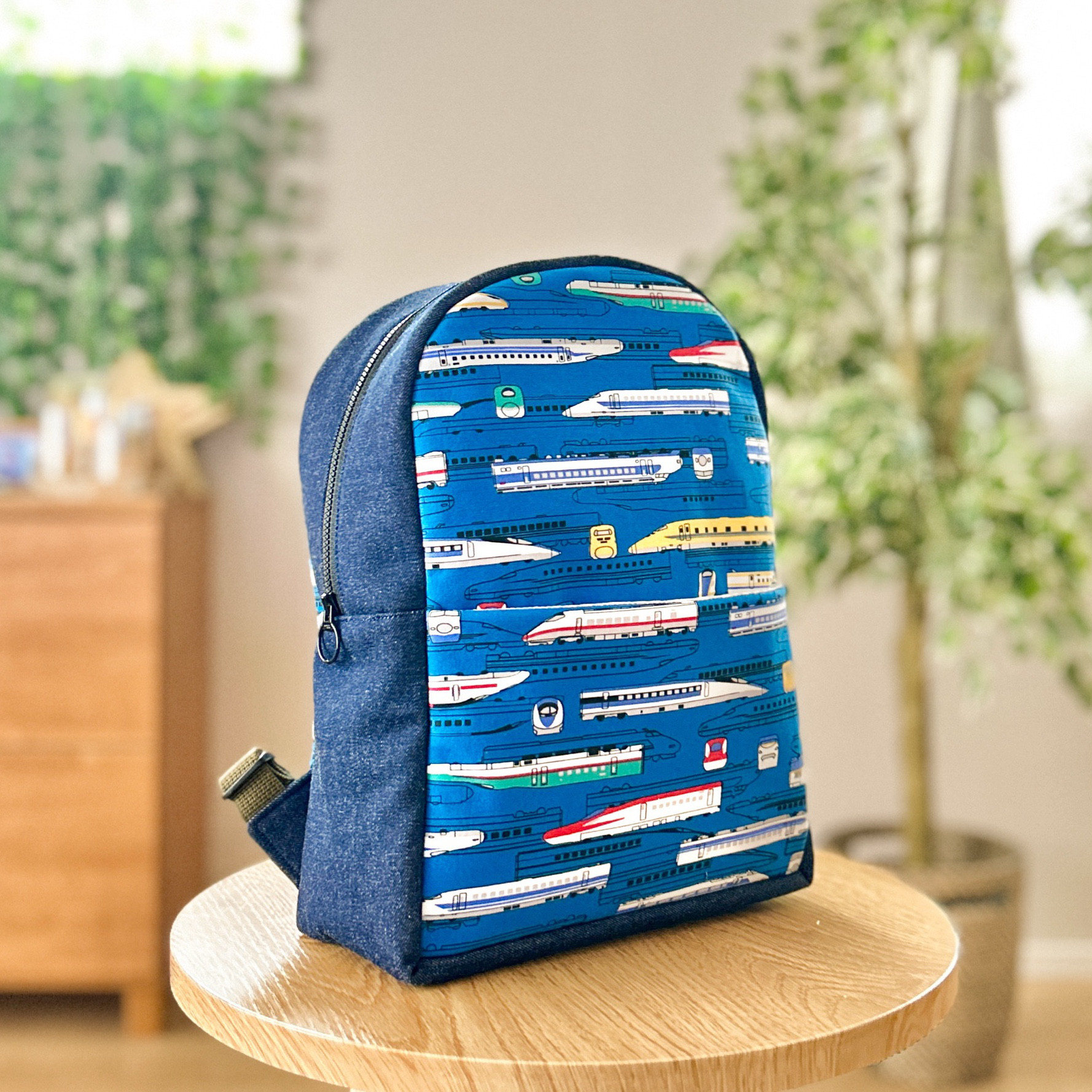 残り1点開けやすさを考えたファスナータイプ＊3、4歳くらいからのキッズリュック＊岡山デニム✖️新幹線柄受注制作