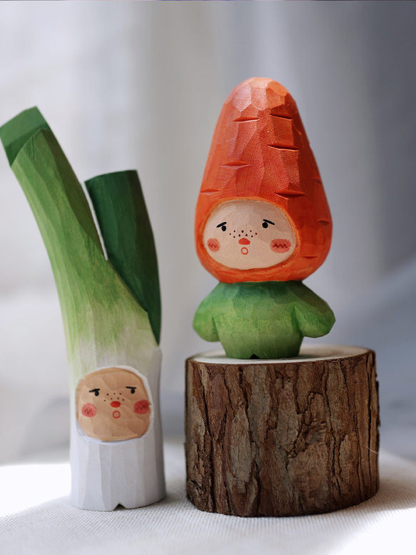 愛い　木彫りの野菜 バスウッド　置物 ギフト　プレゼント　ギフトラッピング 1枚目の画像