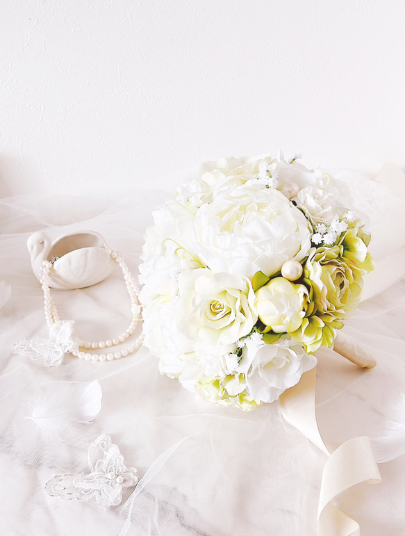ピオニーとローズのラウンドブーケ　芍薬　すずらんのブーケ　ホワイト＆グリーン　ウエディングブーケ（造花） また