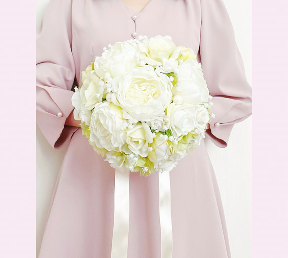 ピオニーとローズのラウンドブーケ　芍薬　すずらんのブーケ　ホワイト＆グリーン　ウエディングブーケ（造花） また