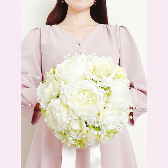 ピオニーとローズのラウンドブーケ　芍薬　すずらんのブーケ　ホワイト＆グリーン　ウエディングブーケ（造花） また