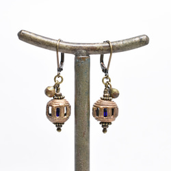 加納黃銅珠和民族鐘形耳環（條紋） 第3張的照片