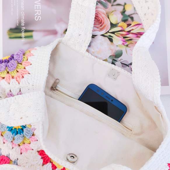 春色の花柄トートバッグ：ポーチ付きのカラフルな手作りかぎ針編みバッグ 8枚目の画像