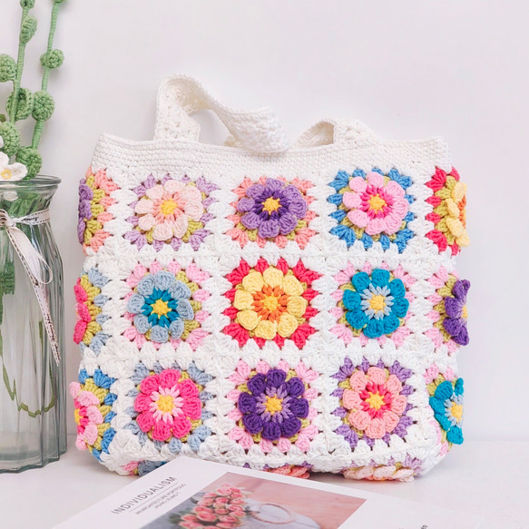 春色の花柄トートバッグ：ポーチ付きのカラフルな手作りかぎ針編みバッグ 11枚目の画像